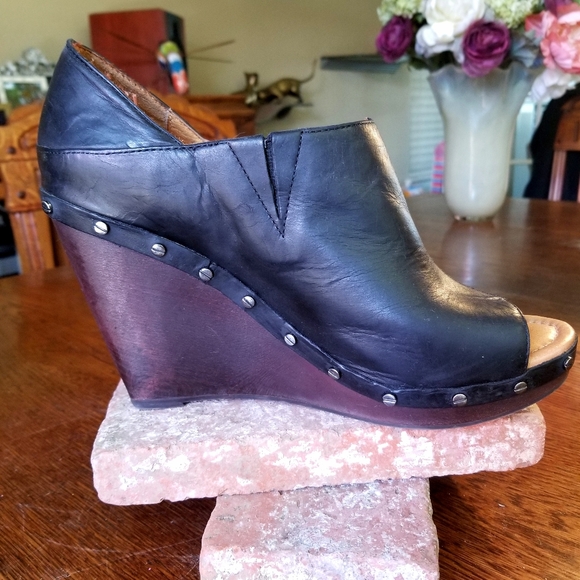 Open Toe Wedge - Picture 2 of 6